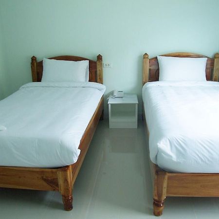 Ruan Rim Nam Otel Roi Et Oda fotoğraf