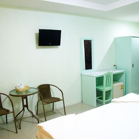 Ruan Rim Nam Otel Roi Et Oda fotoğraf