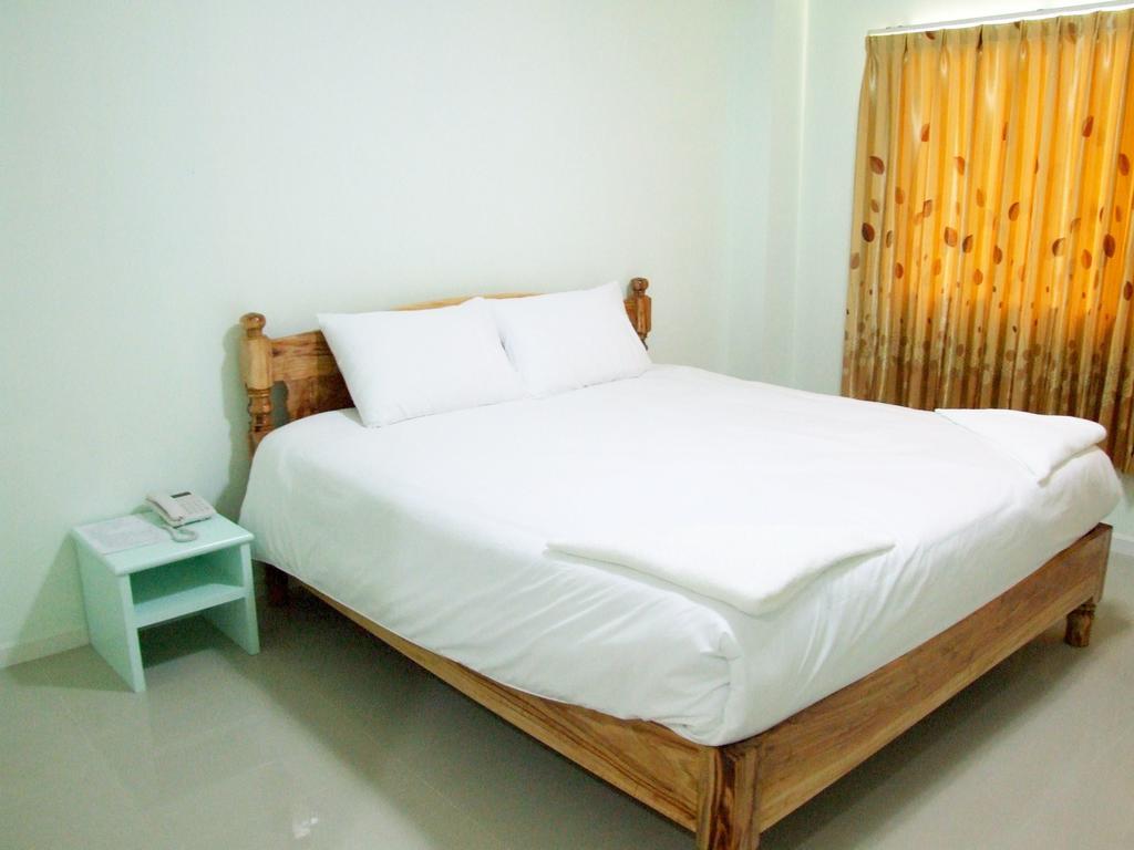 Ruan Rim Nam Otel Roi Et Oda fotoğraf