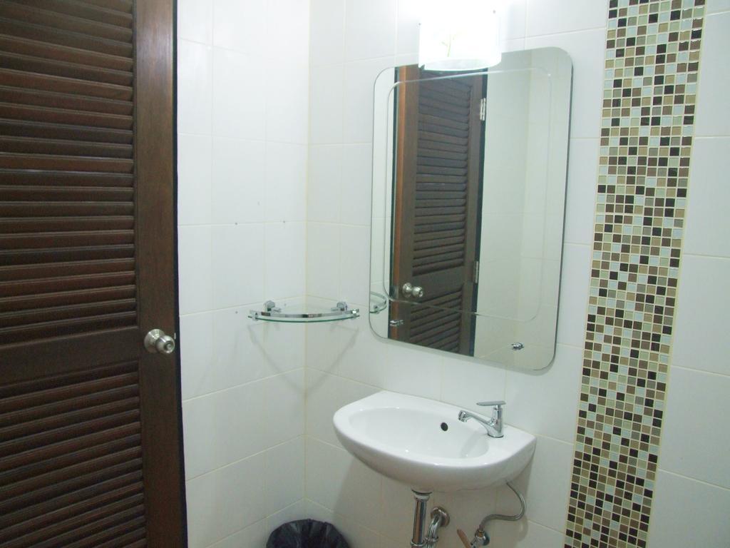 Ruan Rim Nam Otel Roi Et Oda fotoğraf
