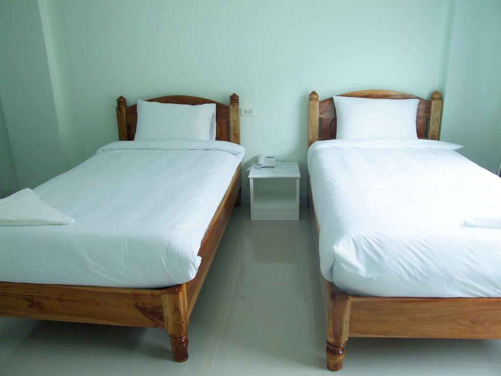 Ruan Rim Nam Otel Roi Et Oda fotoğraf