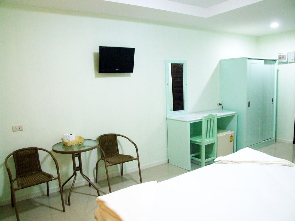 Ruan Rim Nam Otel Roi Et Oda fotoğraf