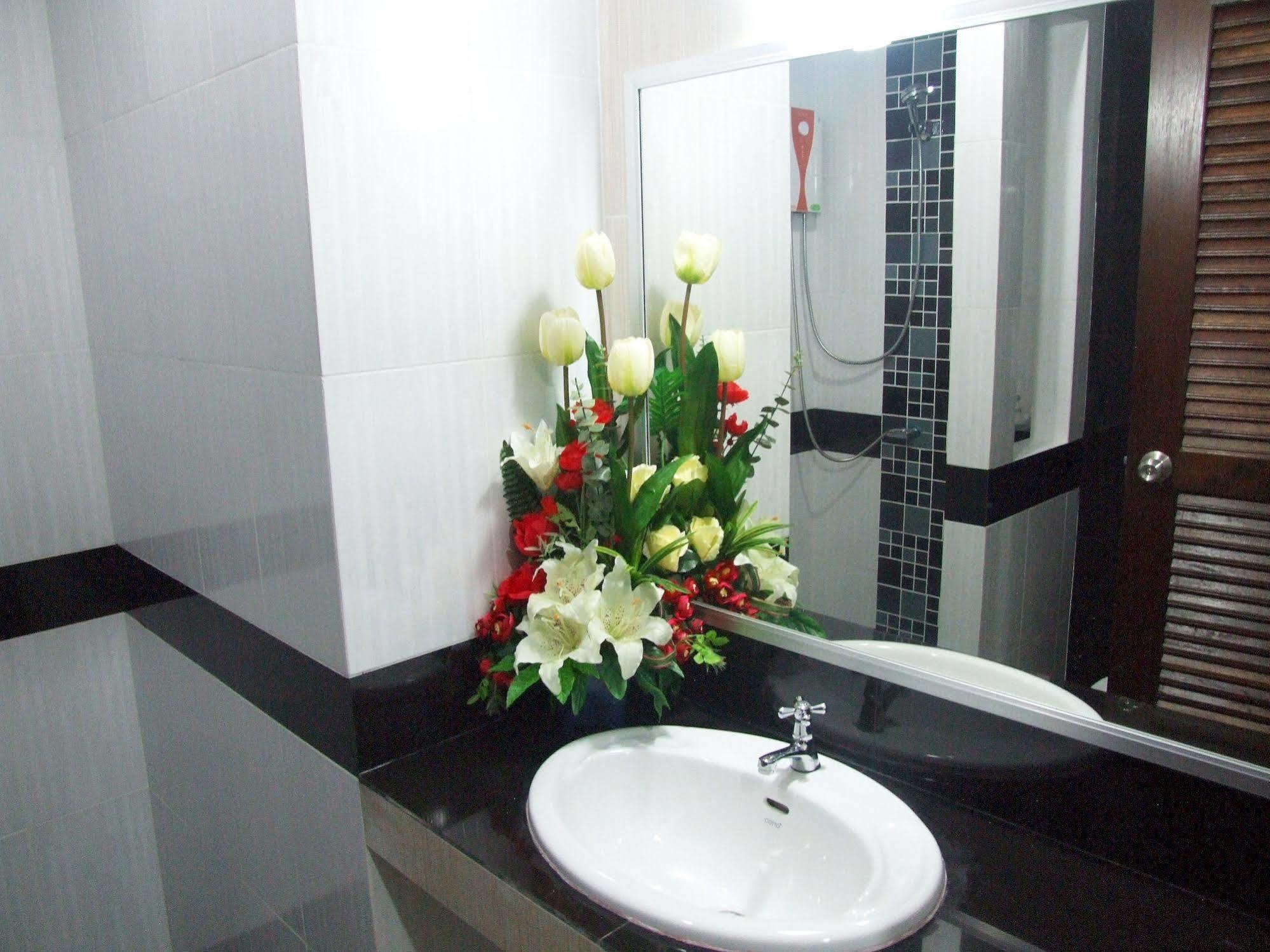 Ruan Rim Nam Otel Roi Et Dış mekan fotoğraf