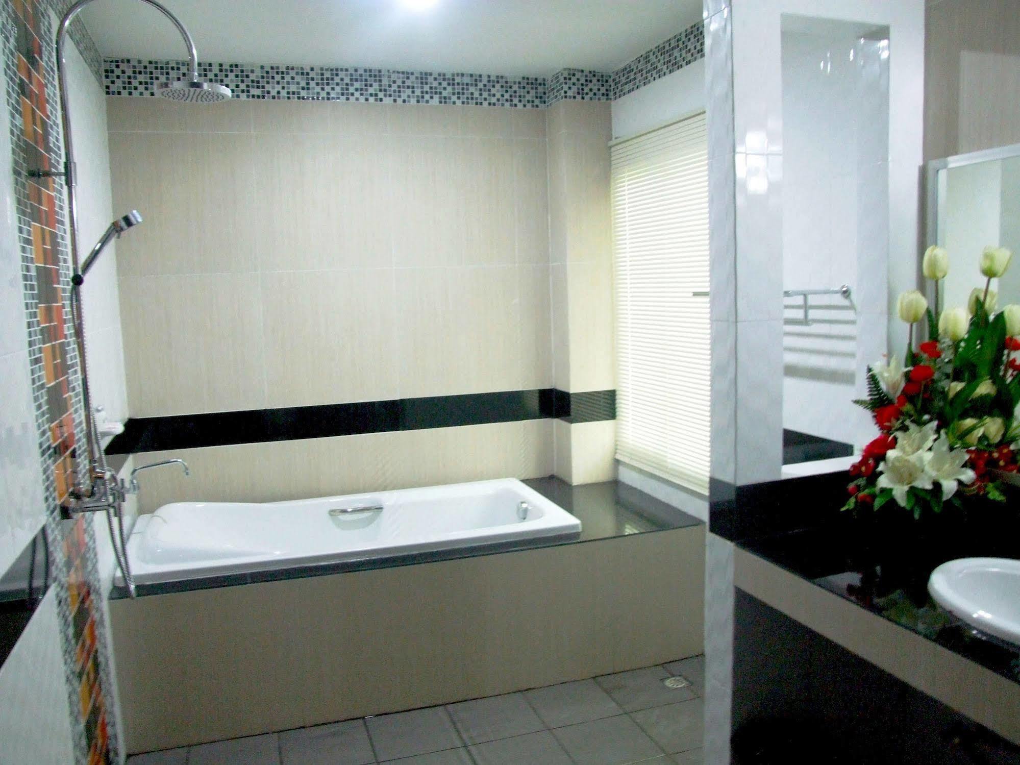 Ruan Rim Nam Otel Roi Et Dış mekan fotoğraf